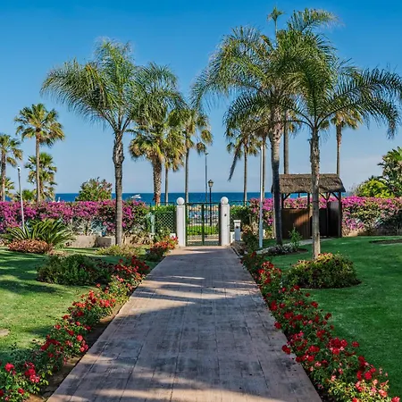 Apartment New Renovated Front Line Playa Rocio Puerto Banus *