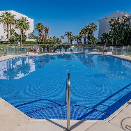 New Renovated Front Line Playa Rocio Puerto Banus דירה