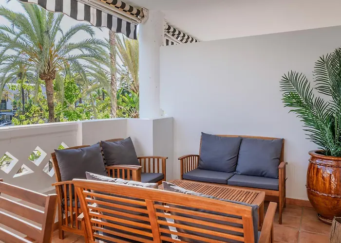 New Renovated Front Line Playa Rocio Puerto Banus Lejlighed Marbella